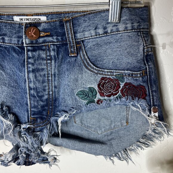 one teaspoon - rollers - low waist cut off shorts in flower embroidery - 30 - Picture 3 of 8
